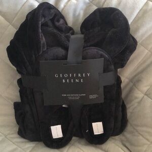 Geoffrey Beene Plush Robe and Matching Slippers - NWT